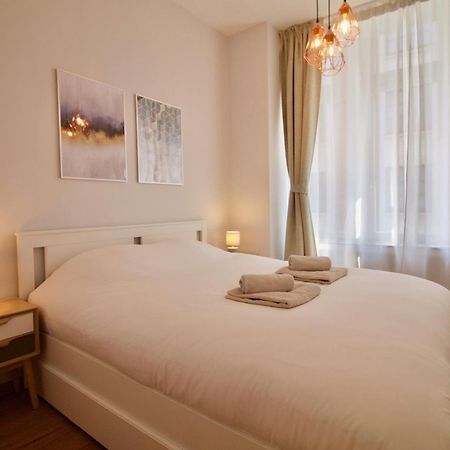 Heart Of Grand Place - Stunning 3Br Triplex Brussel Bagian luar foto