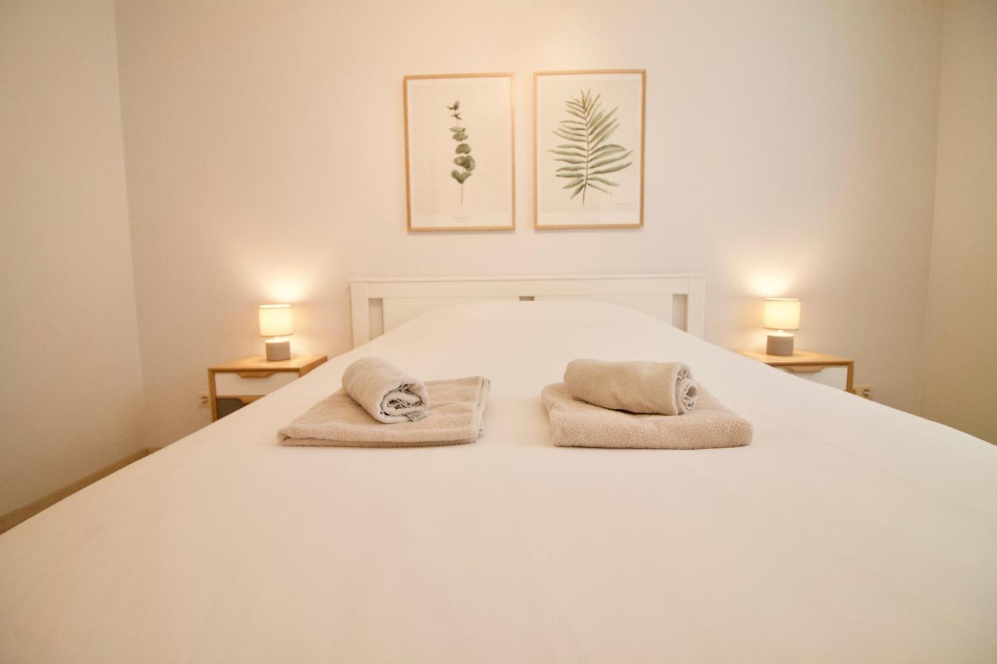 Heart Of Grand Place - Stunning 3Br Triplex Brussel Bagian luar foto