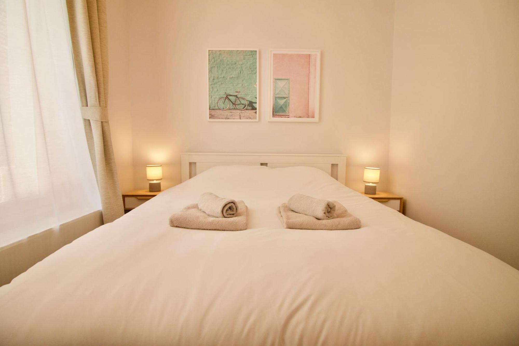 Heart Of Grand Place - Stunning 3Br Triplex Brussel Bagian luar foto