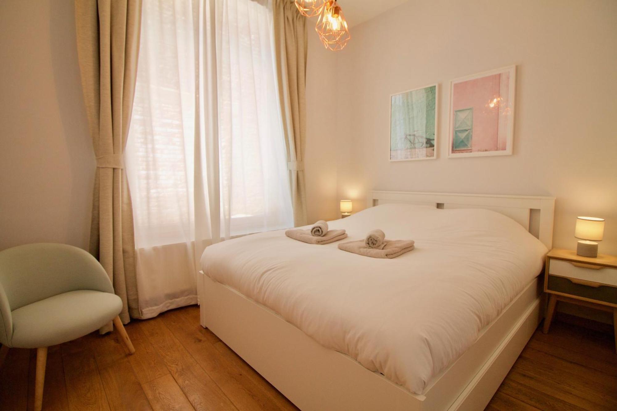 Heart Of Grand Place - Stunning 3Br Triplex Brussel Bagian luar foto