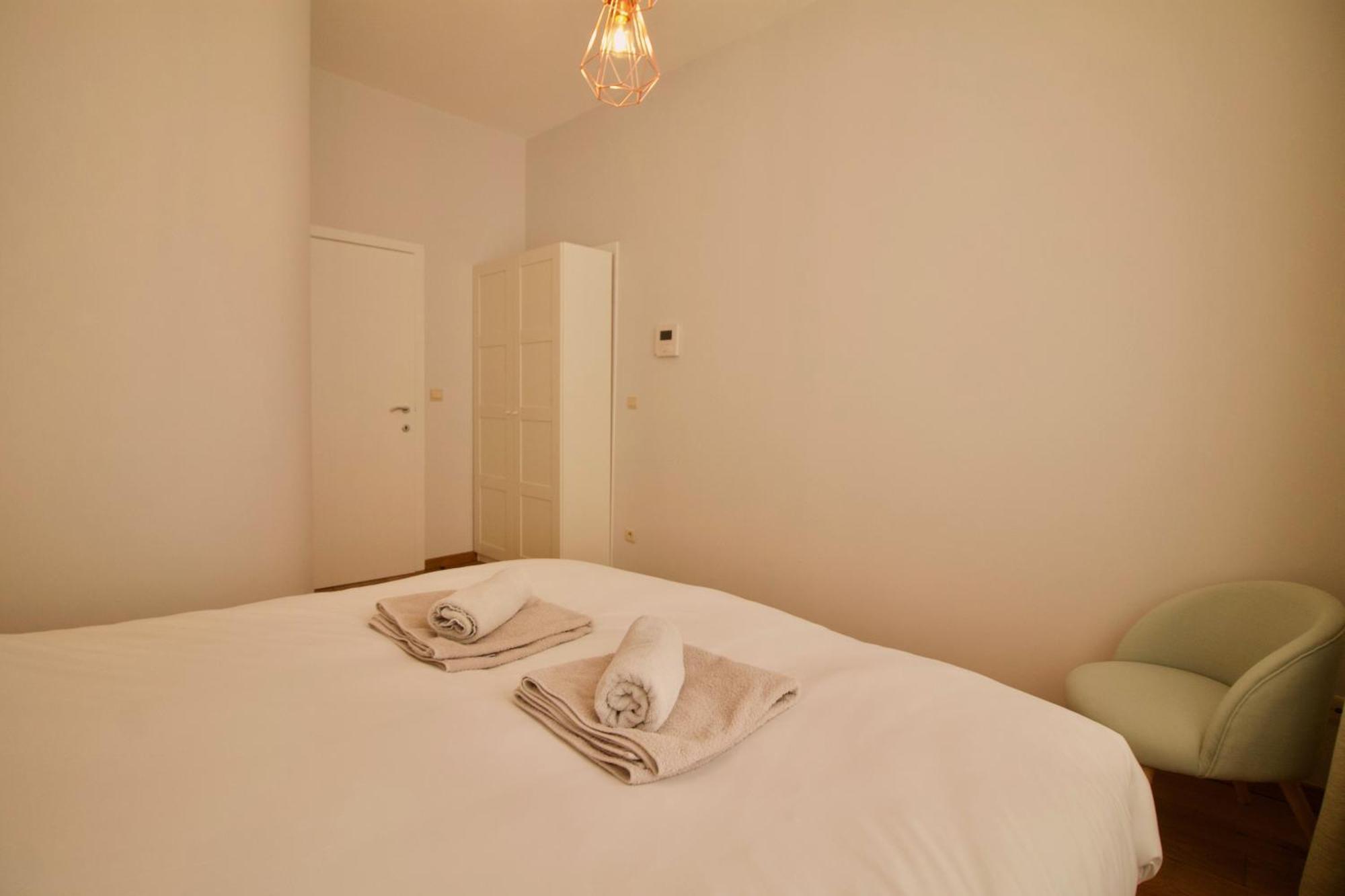 Heart Of Grand Place - Stunning 3Br Triplex Brussel Bagian luar foto