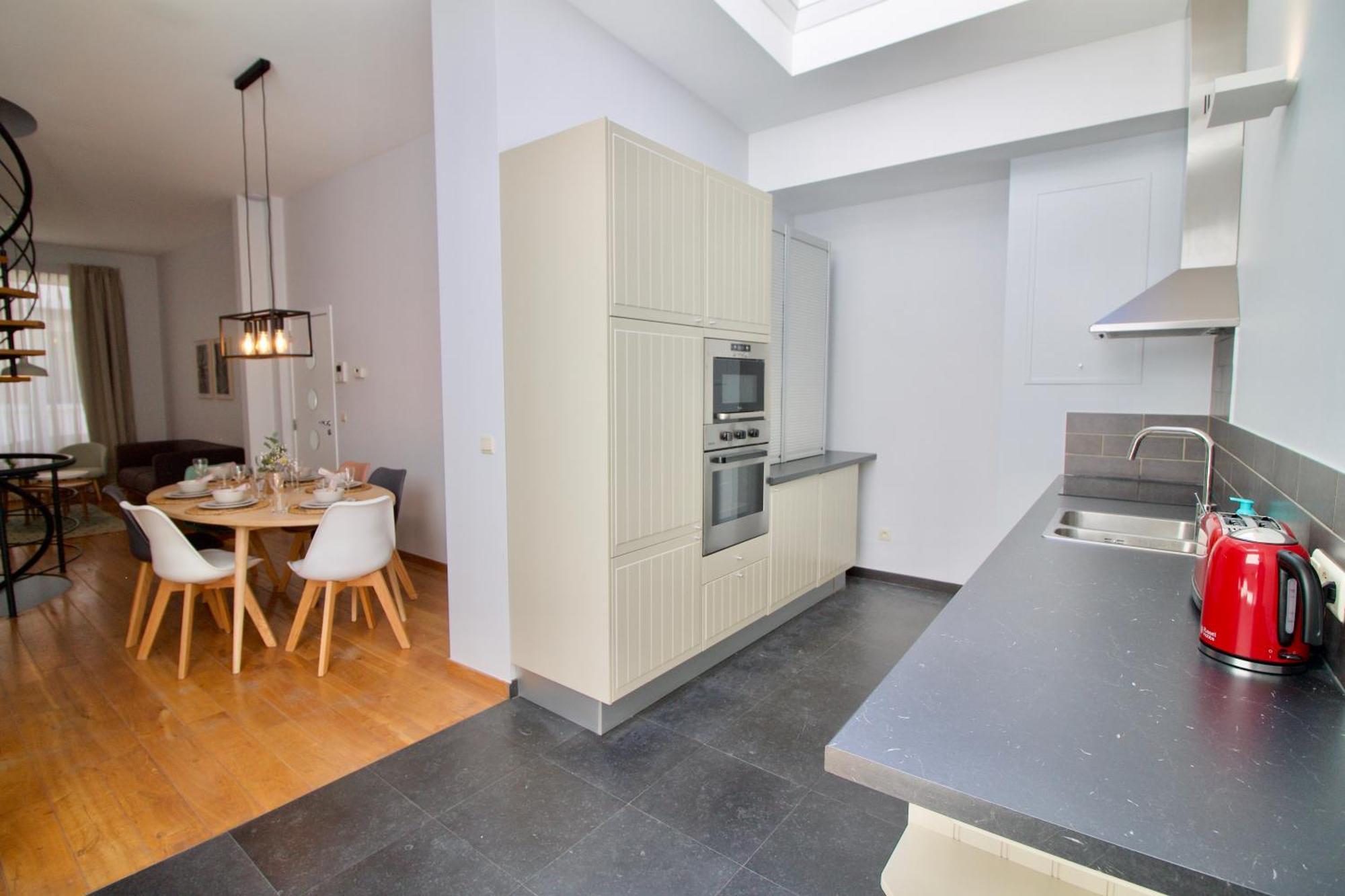 Heart Of Grand Place - Stunning 3Br Triplex Brussel Bagian luar foto