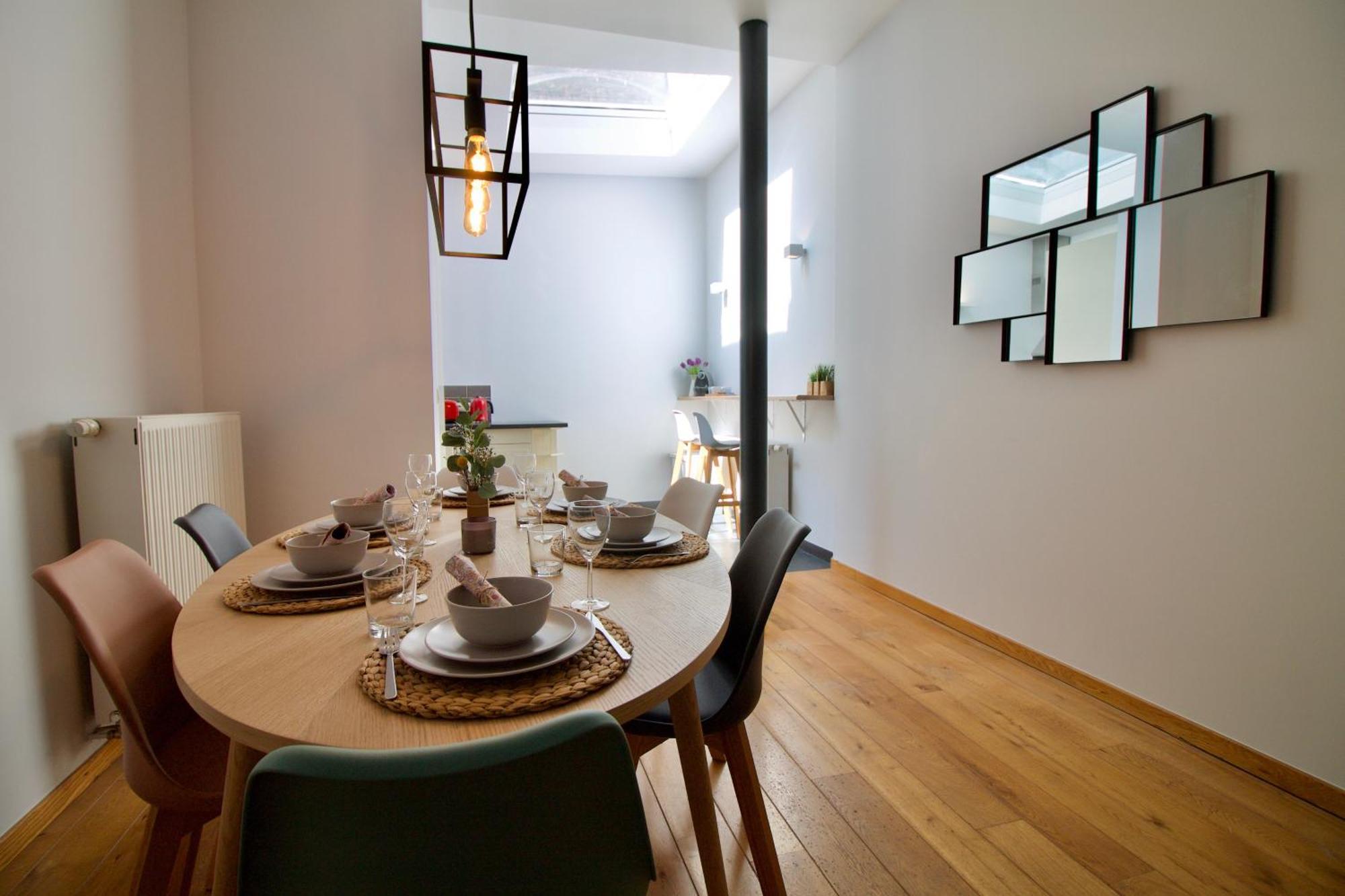 Heart Of Grand Place - Stunning 3Br Triplex Brussel Bagian luar foto