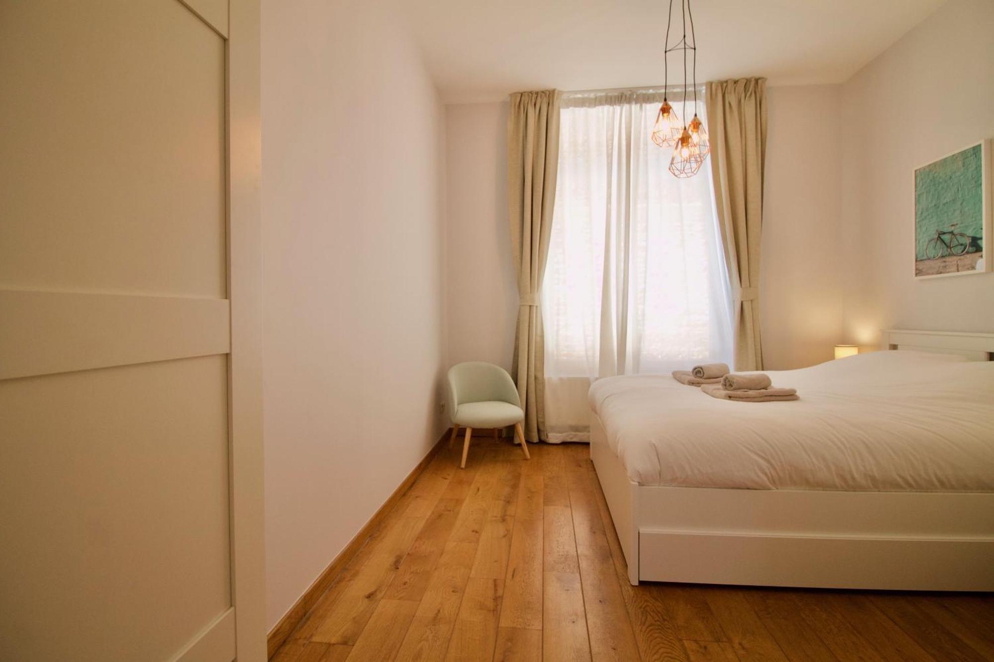 Heart Of Grand Place - Stunning 3Br Triplex Brussel Bagian luar foto